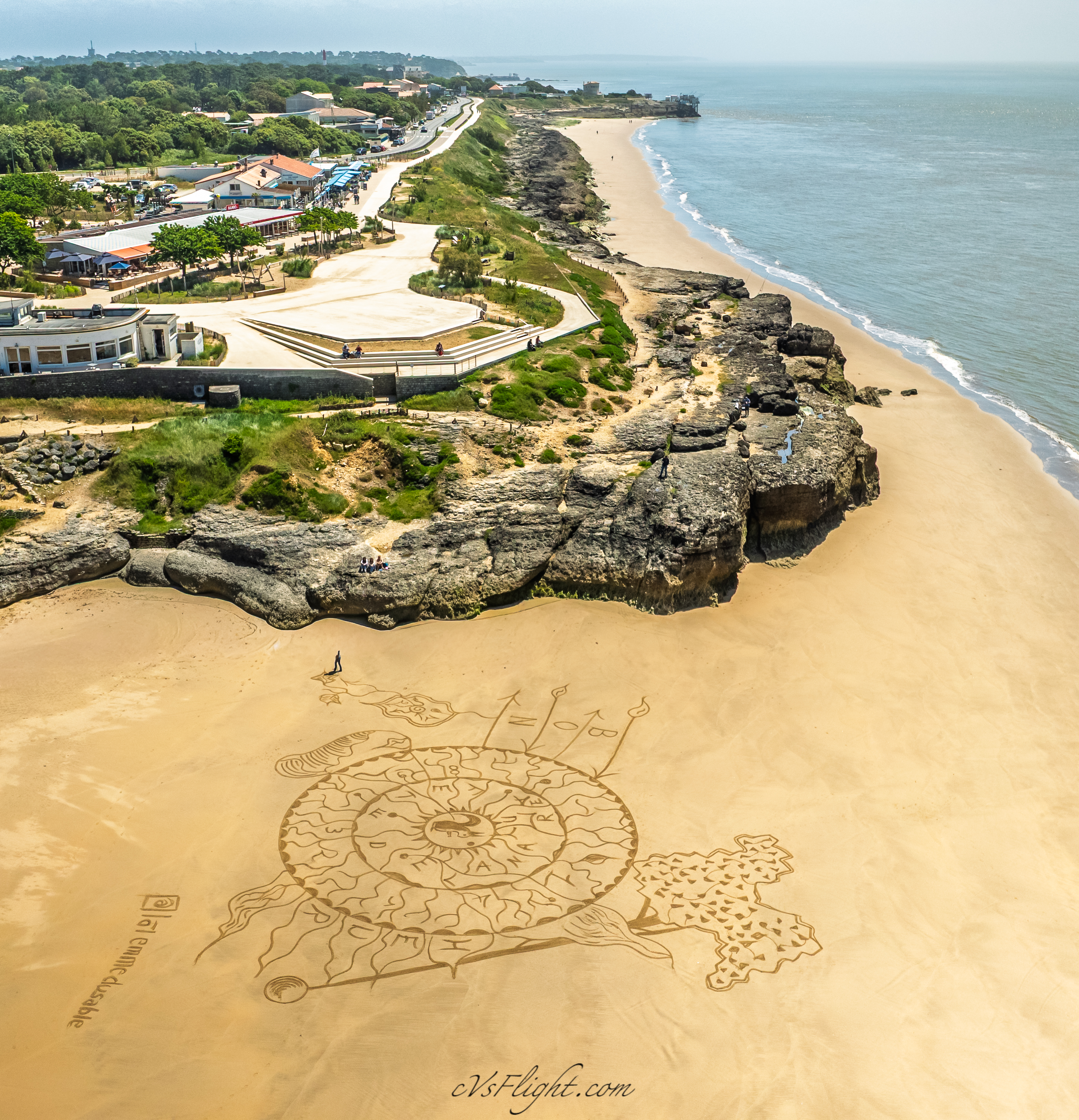 Art éphémère face à la mer à Saint-Palais (17)