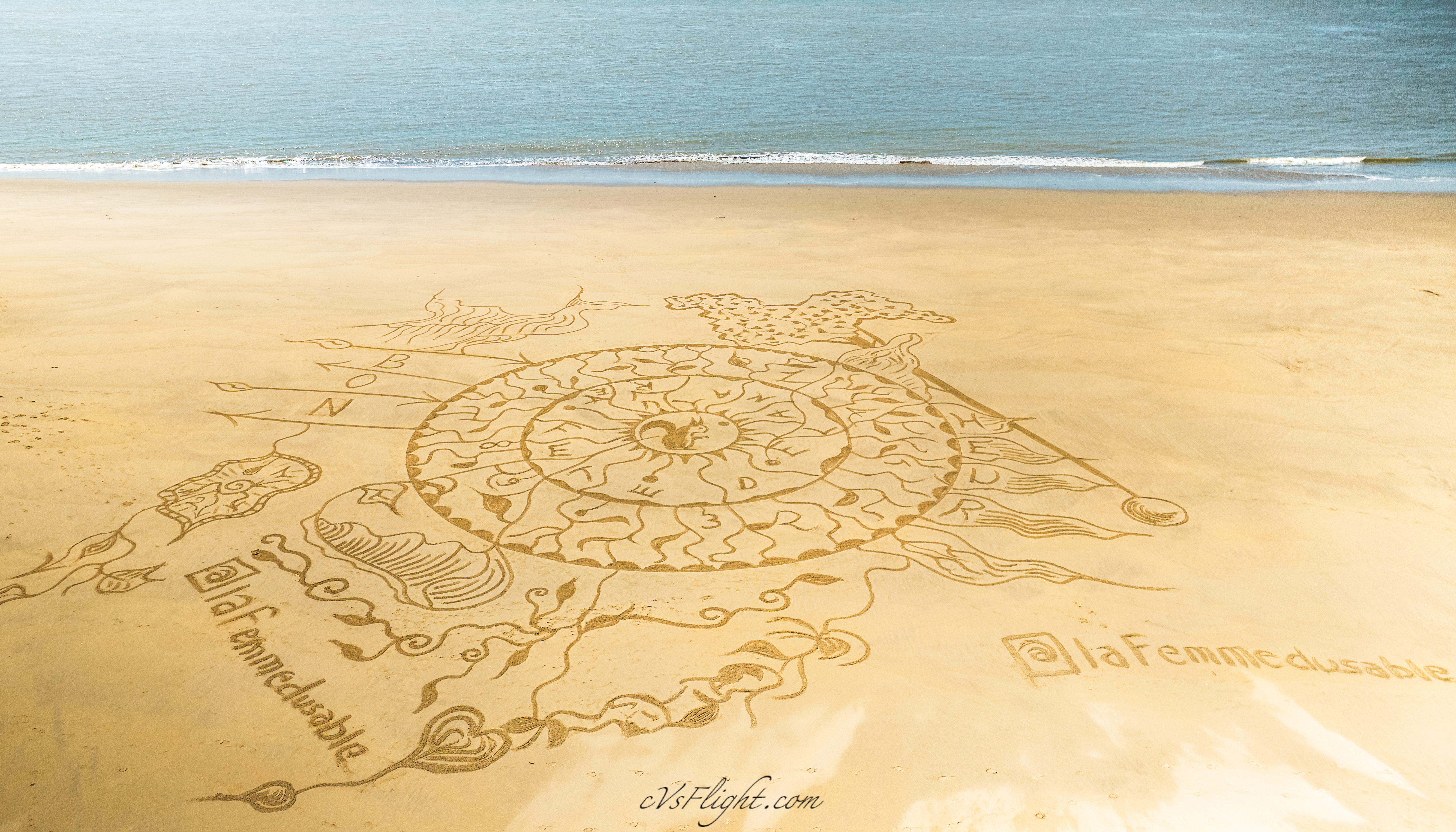 Art éphémère face à la mer à Saint-Palais (17)